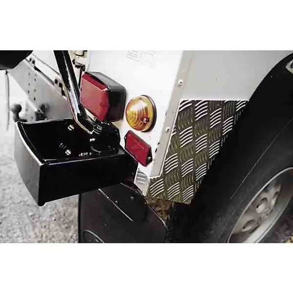 Mammouth Defender 90 Rear Corner Chequer Plates Black 1