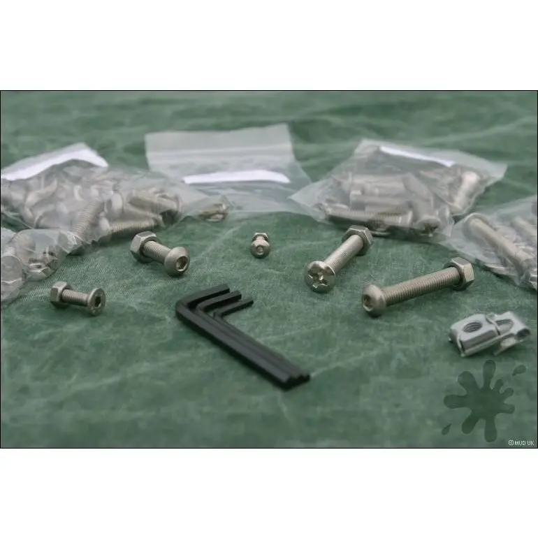 Mud Uk Bolt Set For Defender 90/110 3-Door Models And Pick-Ups 1