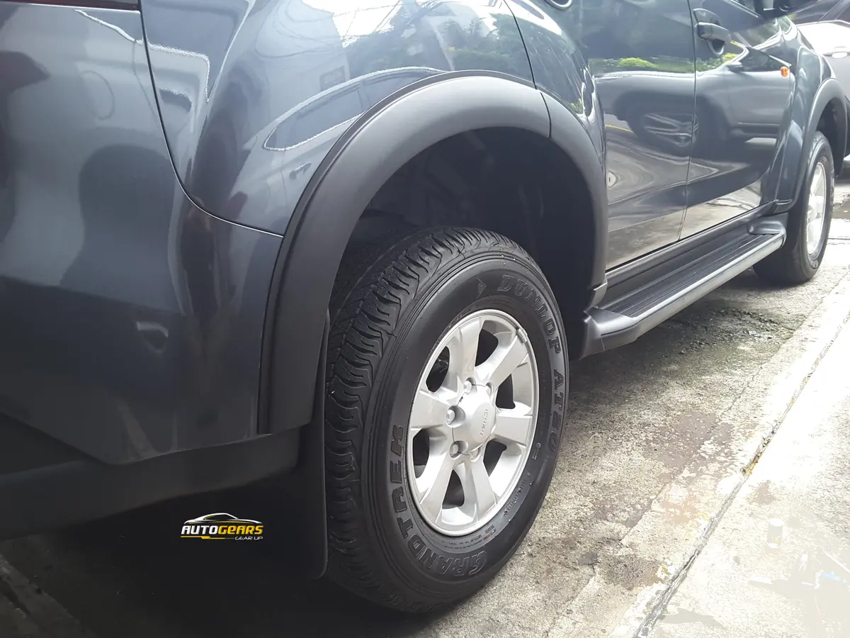 Isuzu Mux Mu-X (2013 - 2021) Slim Fender Flares 1