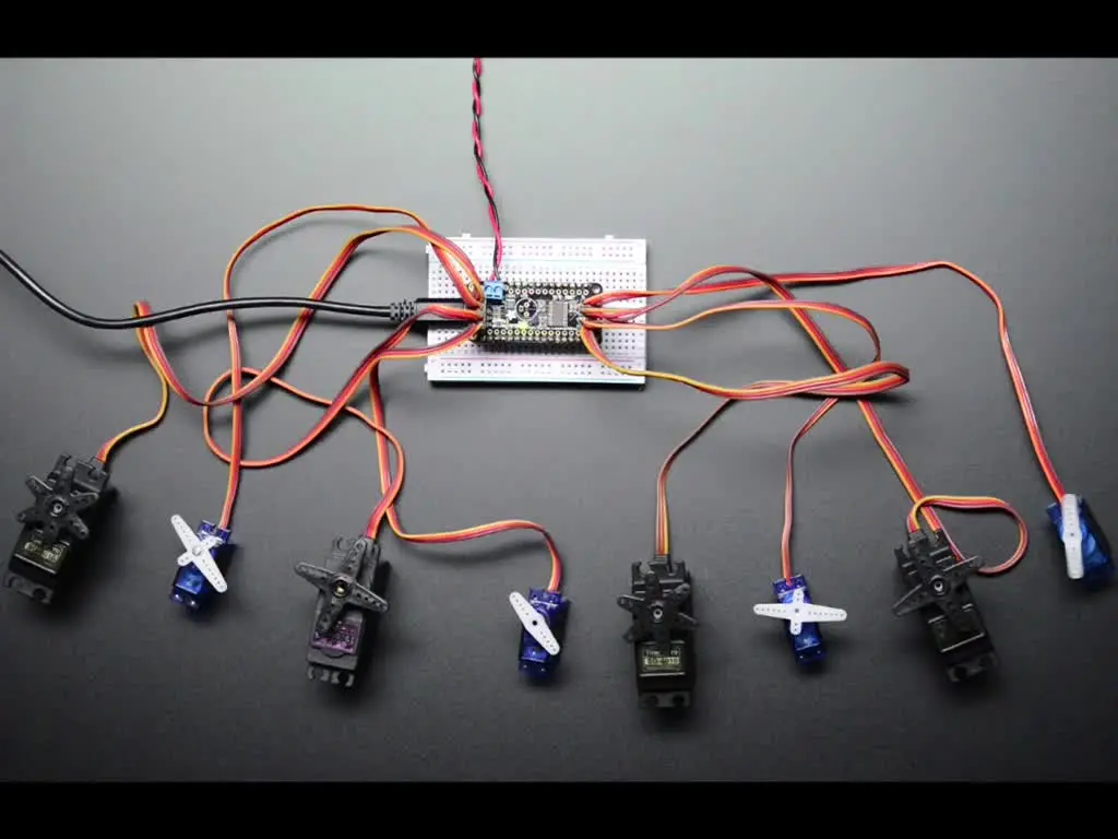 8-Channel Pwm Or Servo Featherwing Add-On For All Feather Boards 1