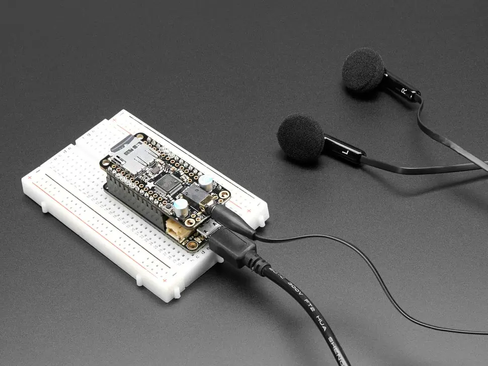 Adafruit Music Maker Featherwing - Mp3 Ogg Wav Midi Synth Player 1