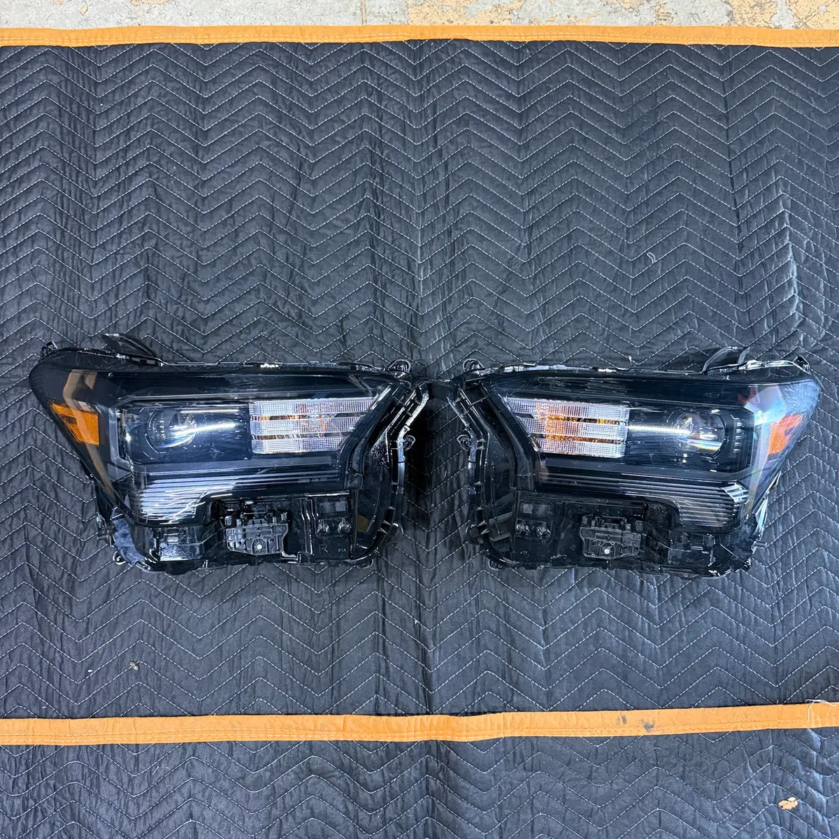 [Open Box] 2025+ Toyota 4Runner Oem Headlights (#81140-35681 / #81070-35661) 1
