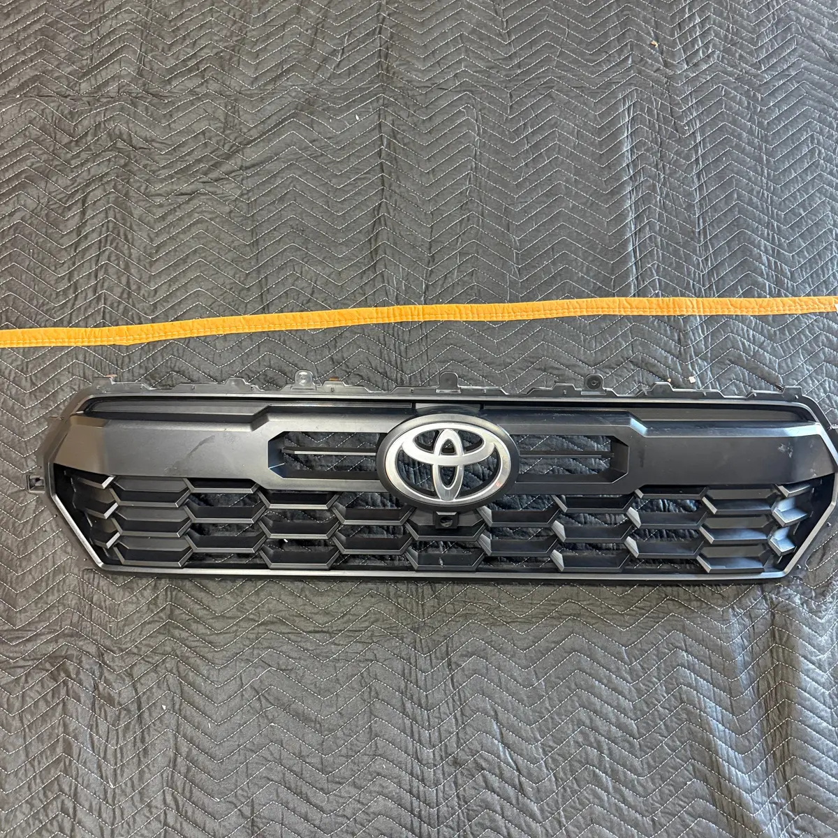 [Open Box] 2024+ Toyota Tacoma Oem Grille 1