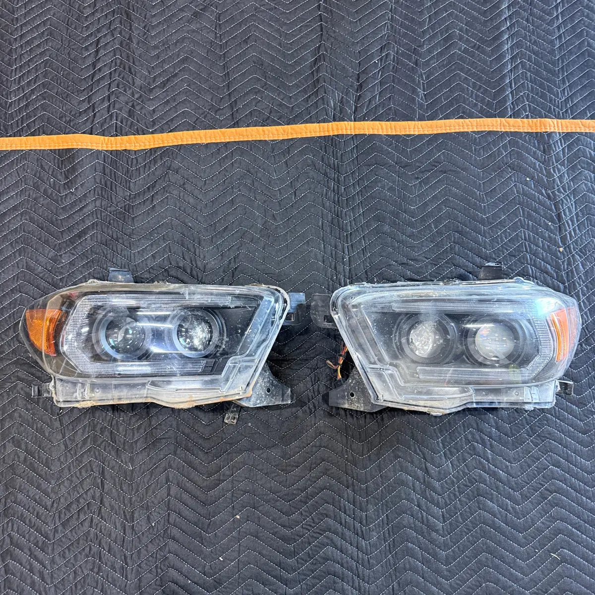 [Open Box] Projector Headlights - Sequential Led Turn Signal | Signature Series Fits 2016-2023 Toyota Tacoma 1