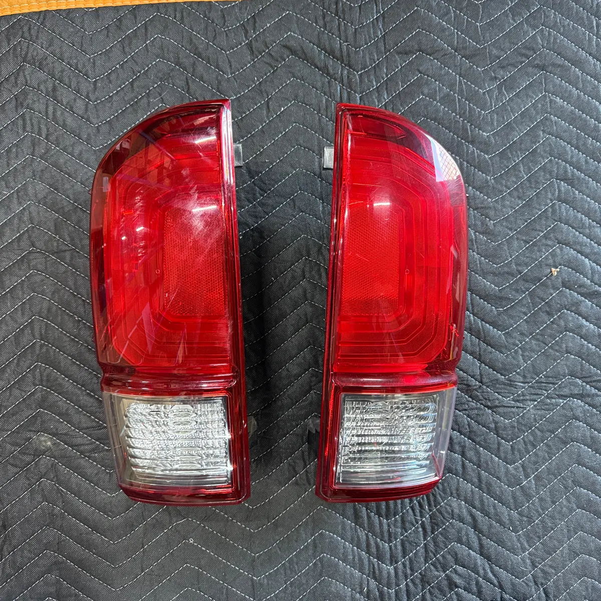 [Open Box] 2016-2023 Toyota Tacoma Oem Tail Lights 1