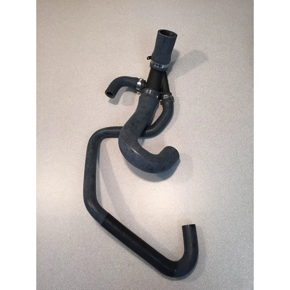 Peh000080 Lower Radiator Hose – Aftermarket Or Genuine – Discovery Series Ii 1