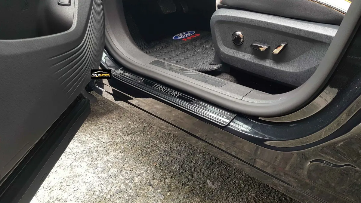 Ford Territory Hybrid (2025 - 2026) Step Sills Carbon Black 1