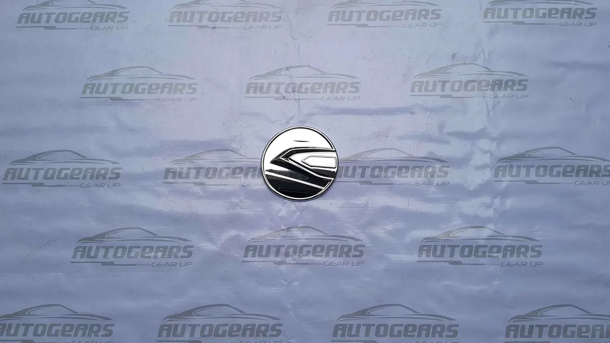 Toyota Yaris Cross (2022 - 2026) Gas Tank Cover Chrome 1