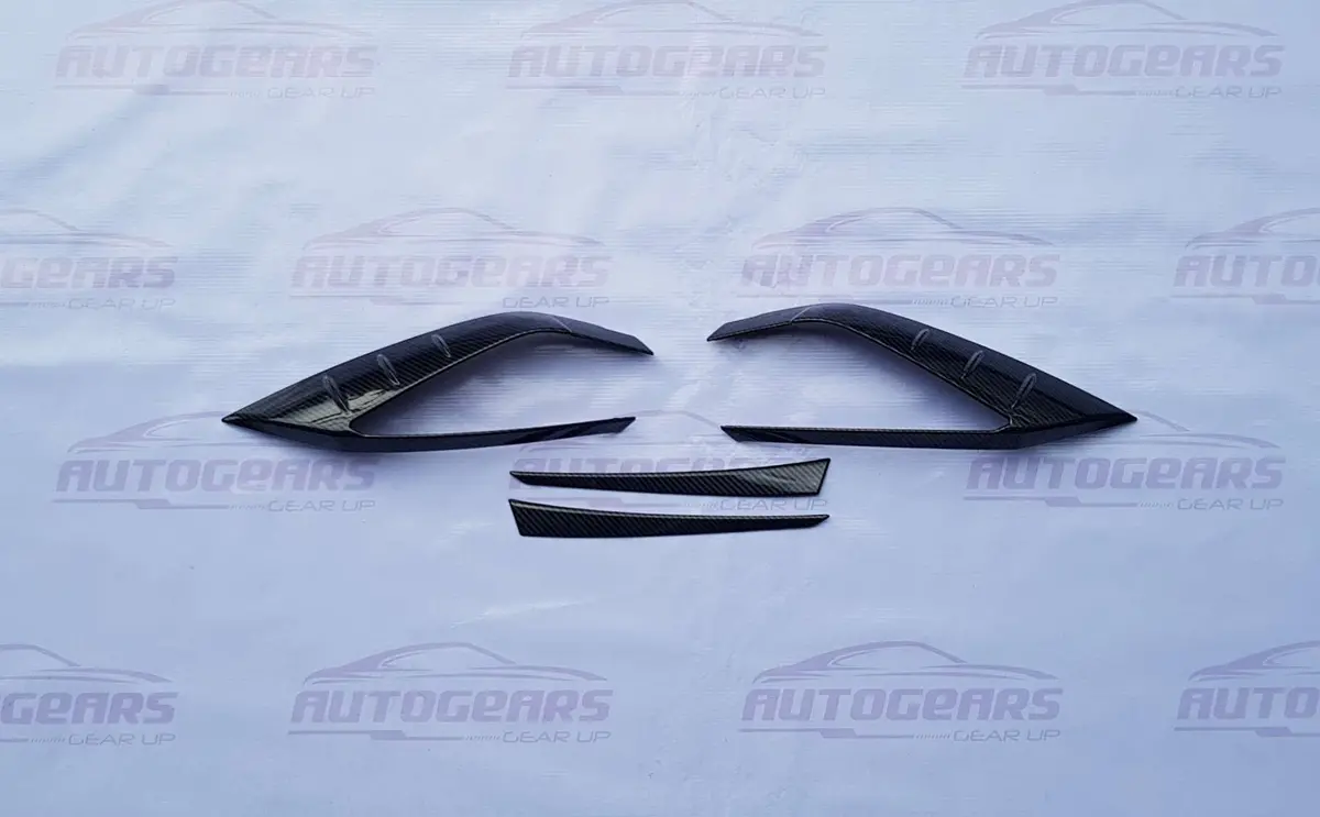 Toyota Yaris Cross (2023 - 2026) Tail Light Trim Carbon 1