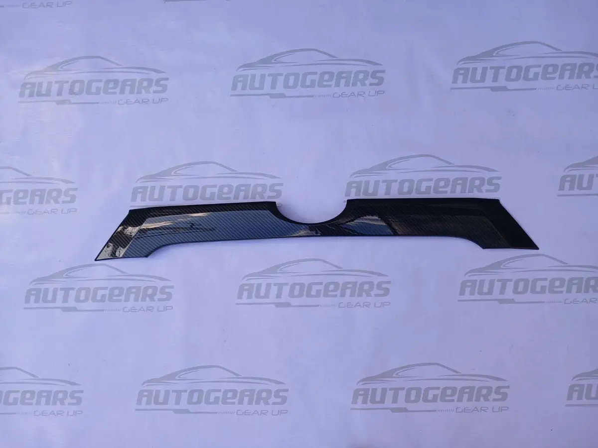 Toyota Yaris Cross (2023 - 2026) Trunk Lid Cover 1