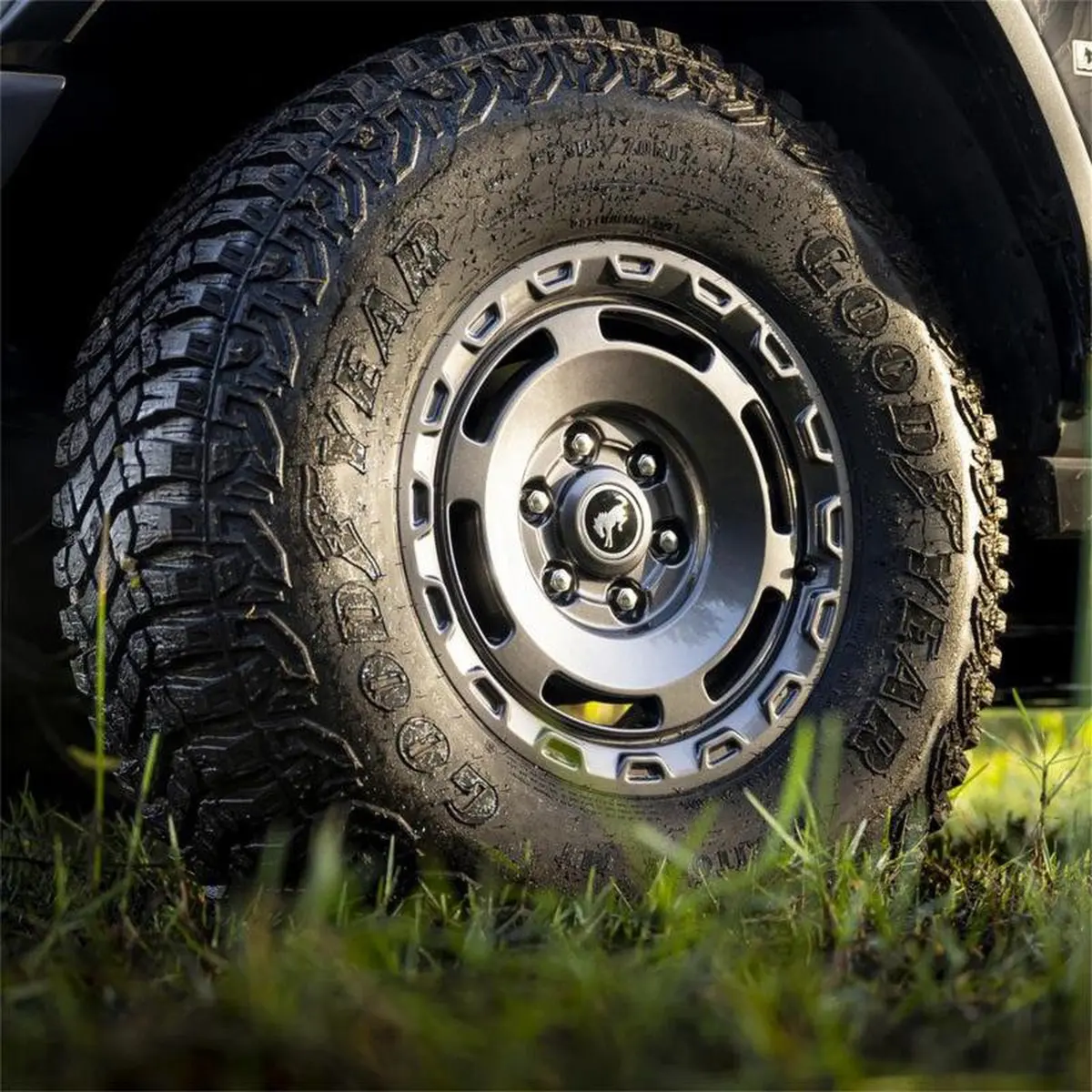 Ford Performance Bronco Everglades Wheel Kit - Carbonized Gray For 2021+ Ford Bronco | M-1007K-P1785e 1