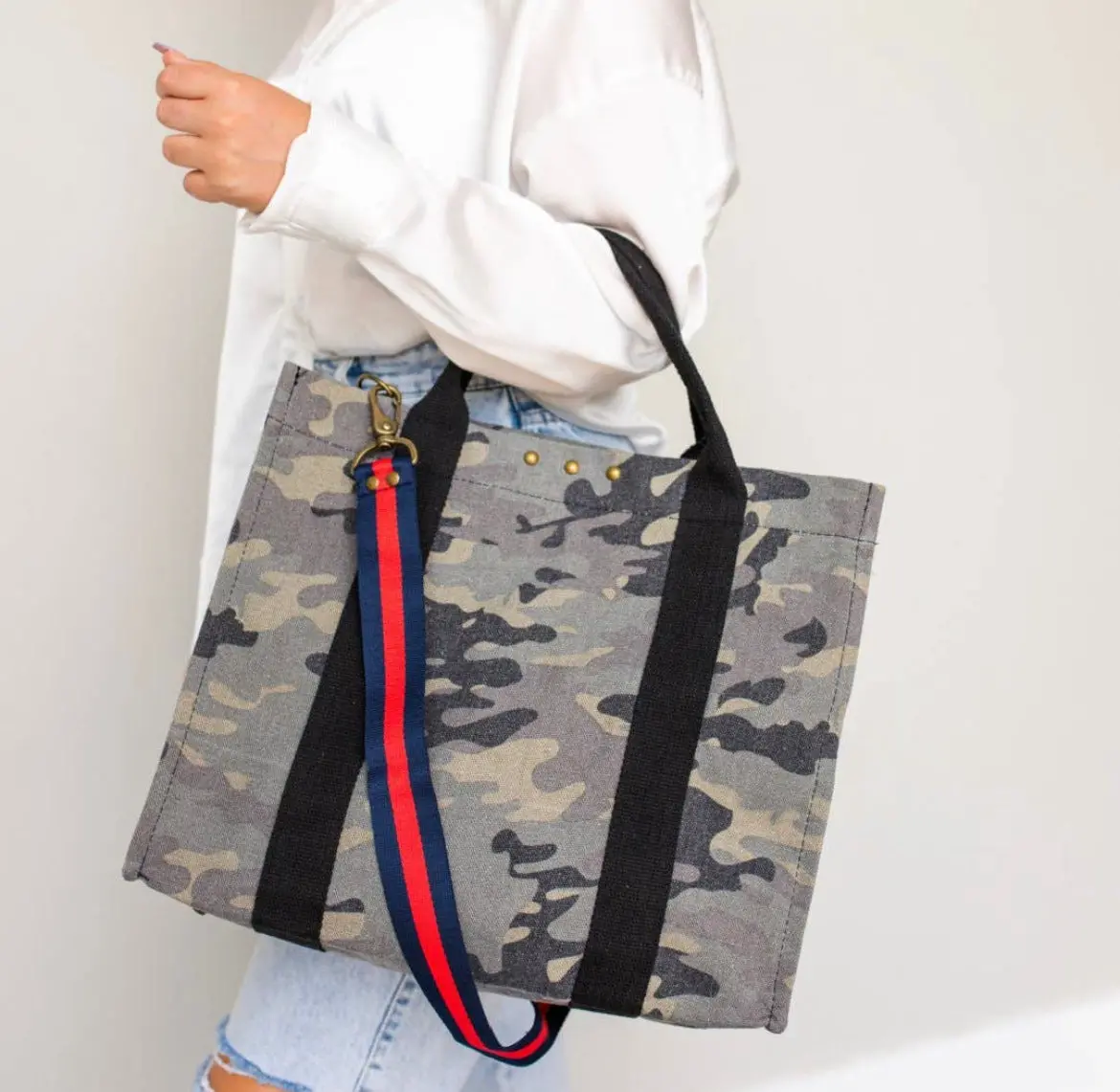 Xl Camo Canvas Crossbody Tote 1