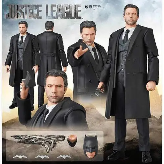 Mafex Bruce Wayne Dcu Batman 1