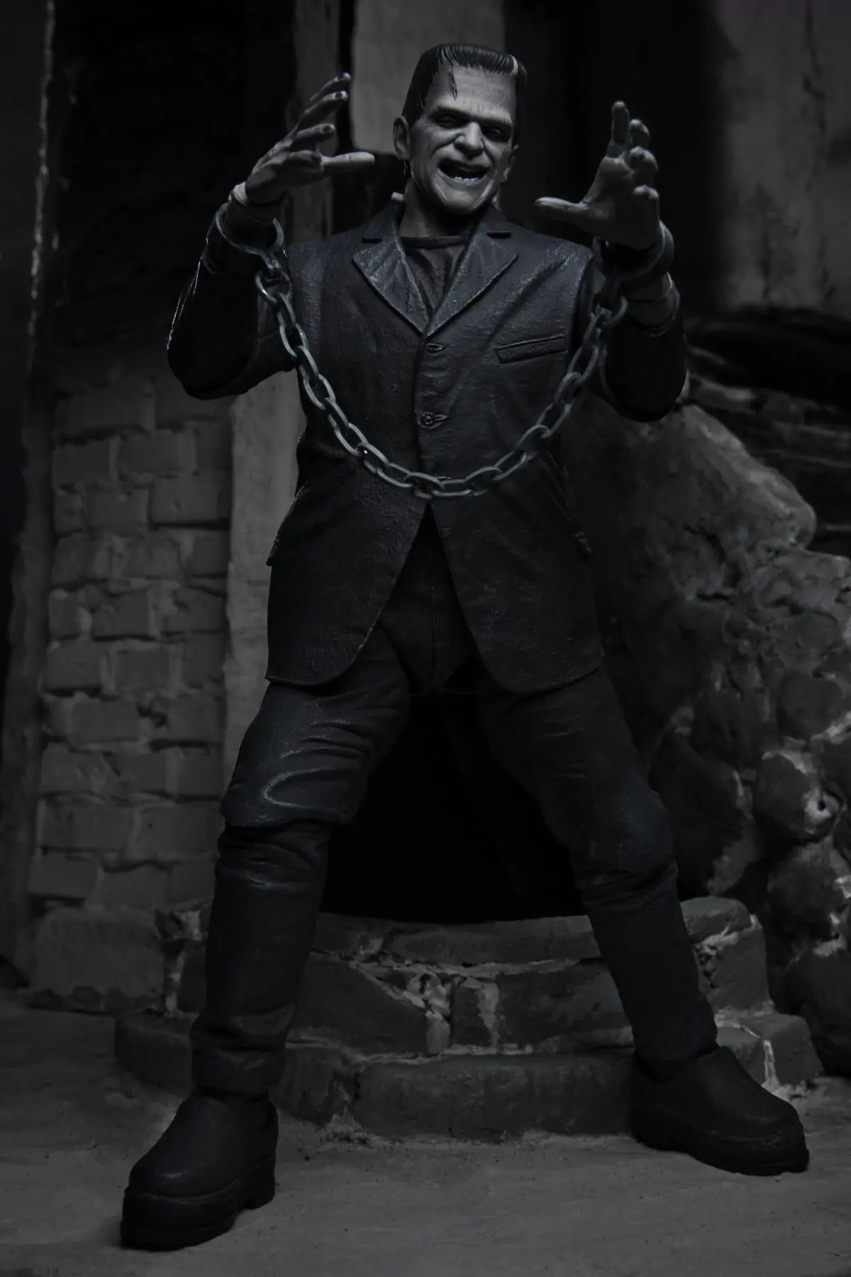Neca B&W Edition Ultimate Frankenstein’S Monster 7” Figure 1