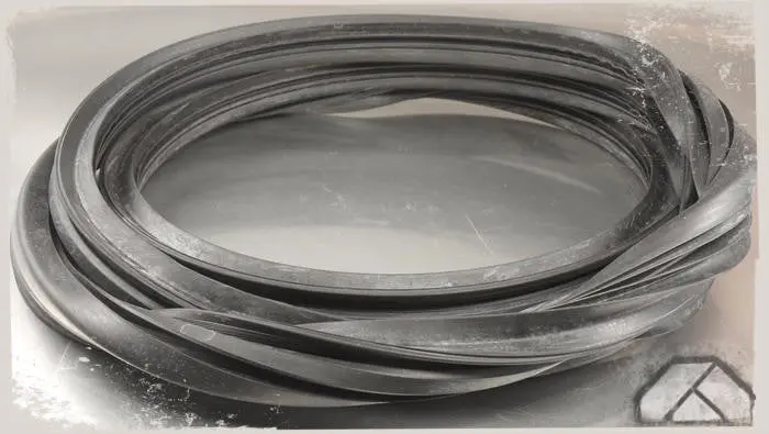 Lift Gate Glass Seal - Scout Ii 1